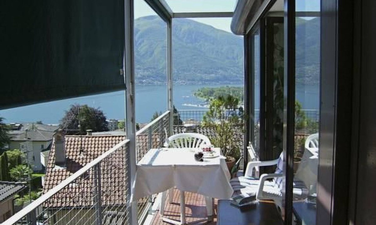 Muralto Apartment | Freie Sicht auf See und Berge by Interhome