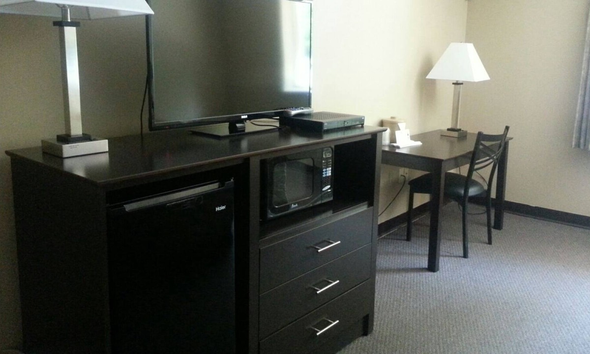 Phoenixville Hotel | French Creek Inn