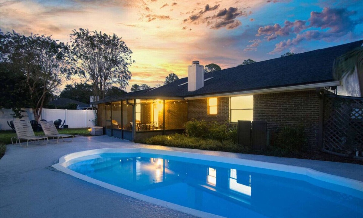 Southside House | ~Fresca Familia Sleeps 8 Heated Pool & Shopping~