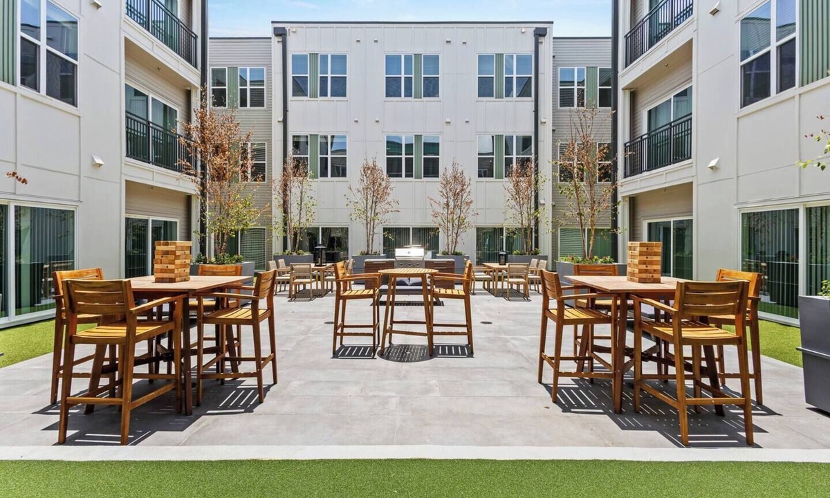 Oak Cliff Apartment | Fresh 3BR Bishop Arts | Gym, Yoga, Game Lounge!