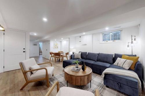 Woodbine - Lumsden Apartment | Fresh and Modern Guest Suite