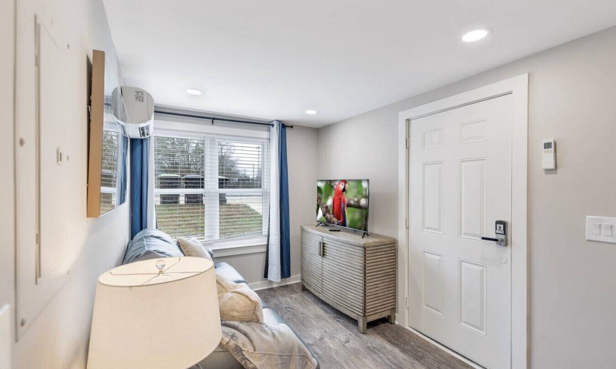 Bremen Apartment | Fresh*Cozy*Practical*Budget Friendly Apt (241B)