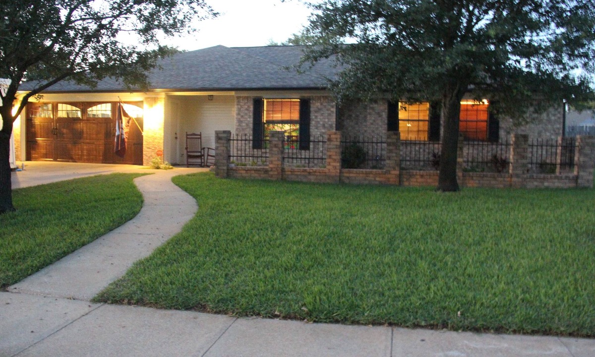Wheeler Ridge House | Fresh Farmhouse Comfort. Pet Friendly. 4 miles to TX A&M University.