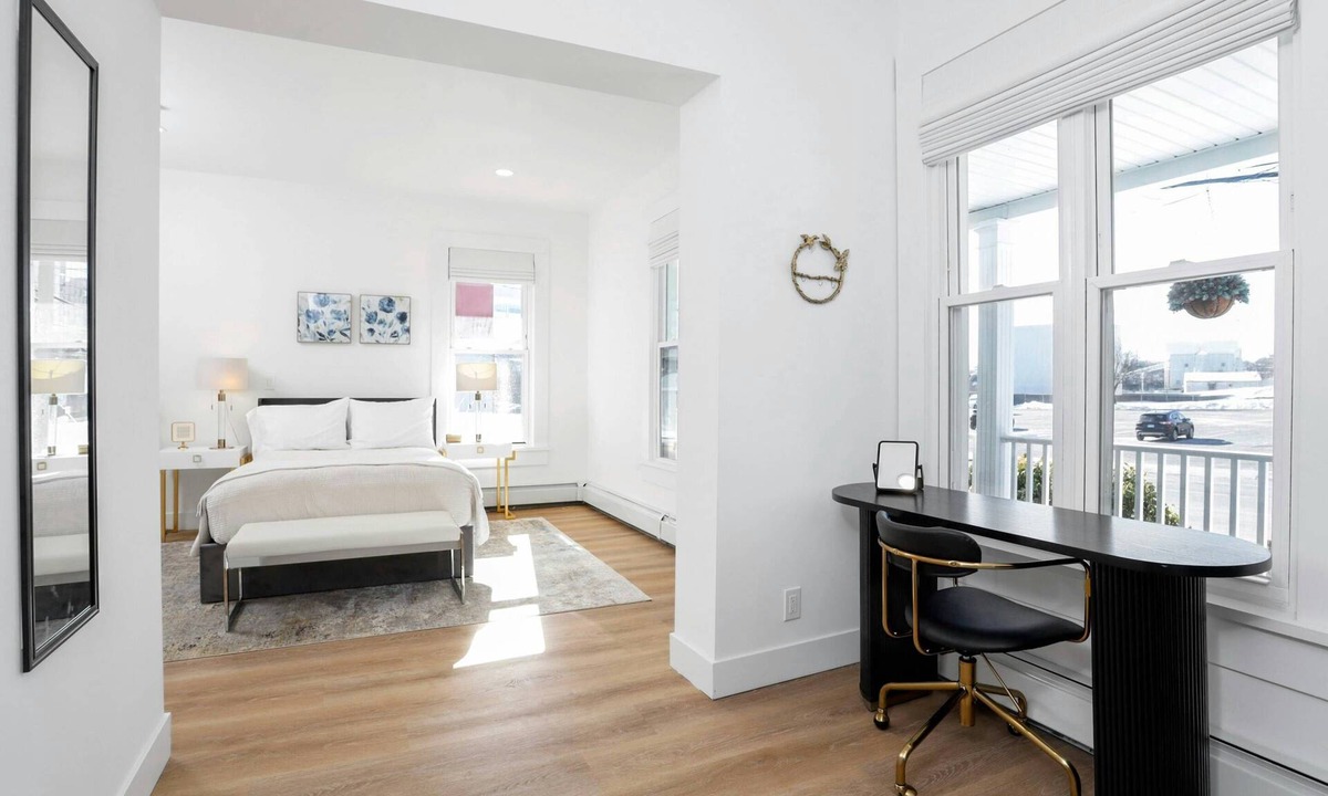 Stamford Apartment | Fresh Modern 3BR/2BA Escape #5, Harbor Point – Walk to Train, Cafes, Restaurants, City + Shore