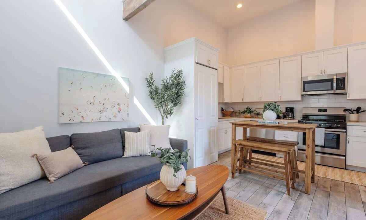 Mission Hills Apartment | Fresh & Modern Living | Central Location w/Patio