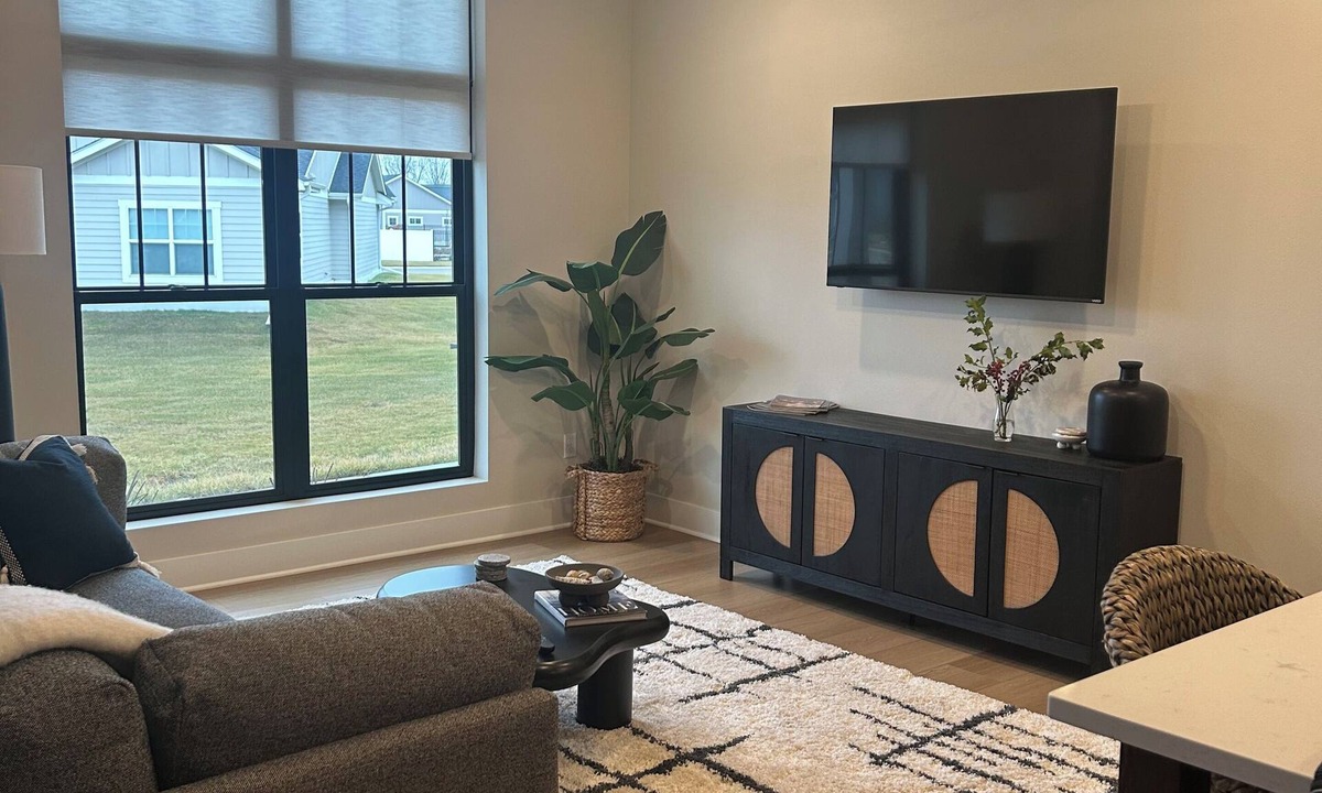 Ankeny House | Fresh, Modern & Luxurious Townhouse in Ankeny