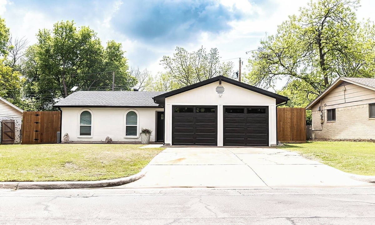 Burleson House | Fresh Stay on Belaire