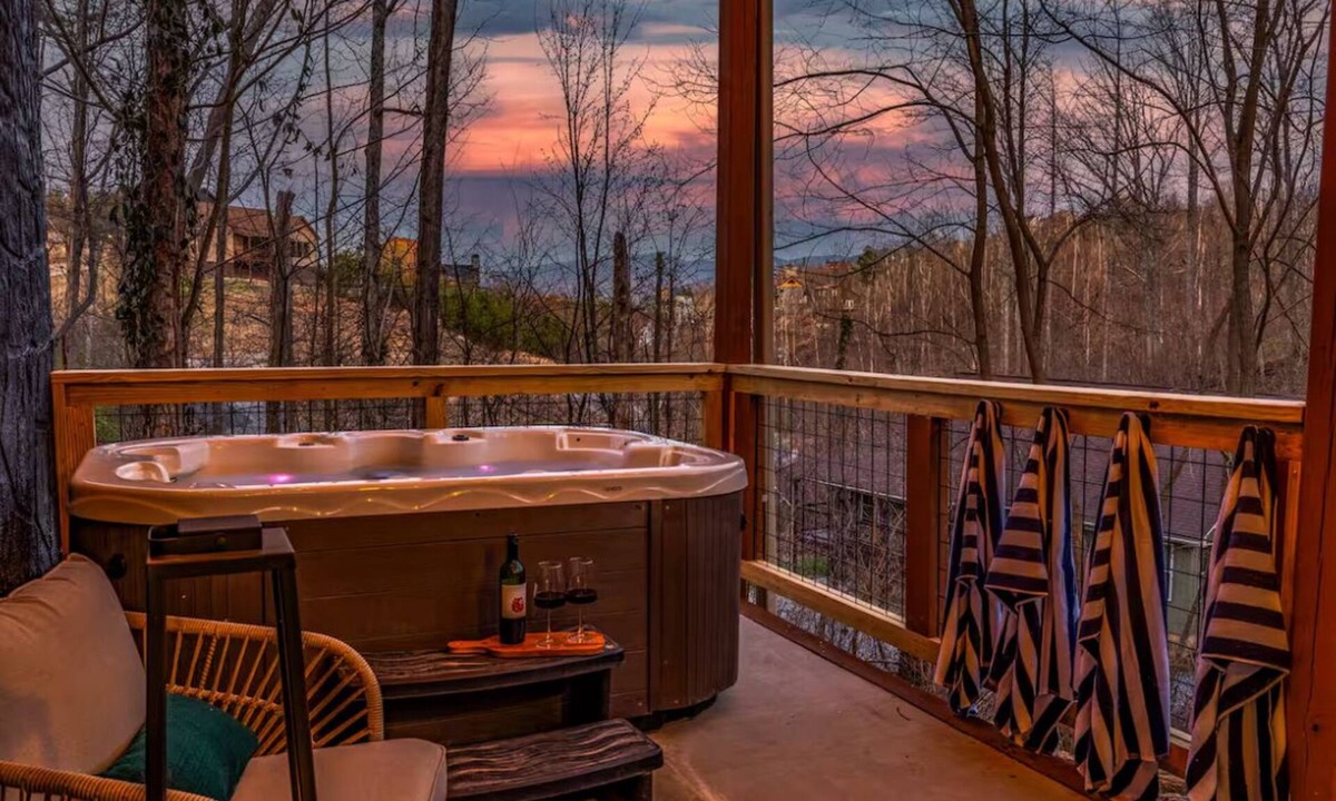 Chalet Village North Cabin | Freshly Renovated! 3 Pools, Pickleball, Hot Tub, Game Rm!