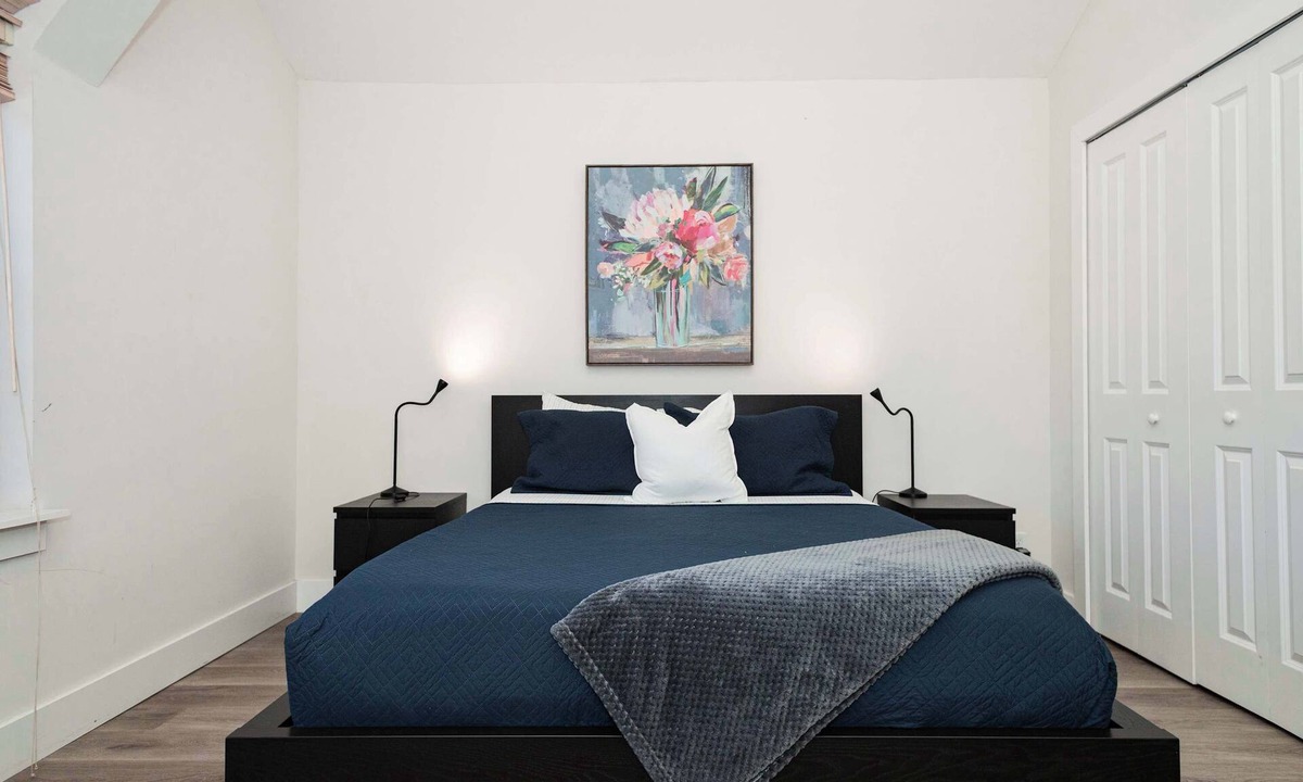 Downtown Jacksonville Apartment | Freshly Renovated Apt - Steps from TIAA Bank Field
