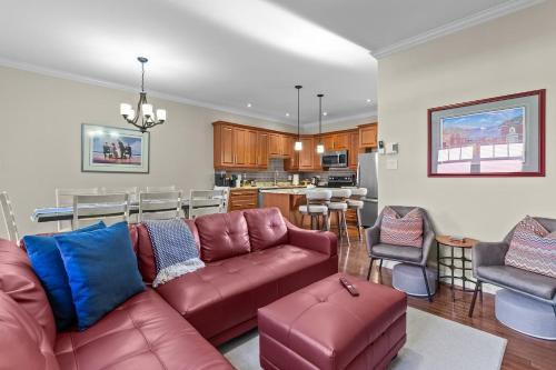 St. John's House | Freshwater Joys 4BR Jellybean Home Near Downtown