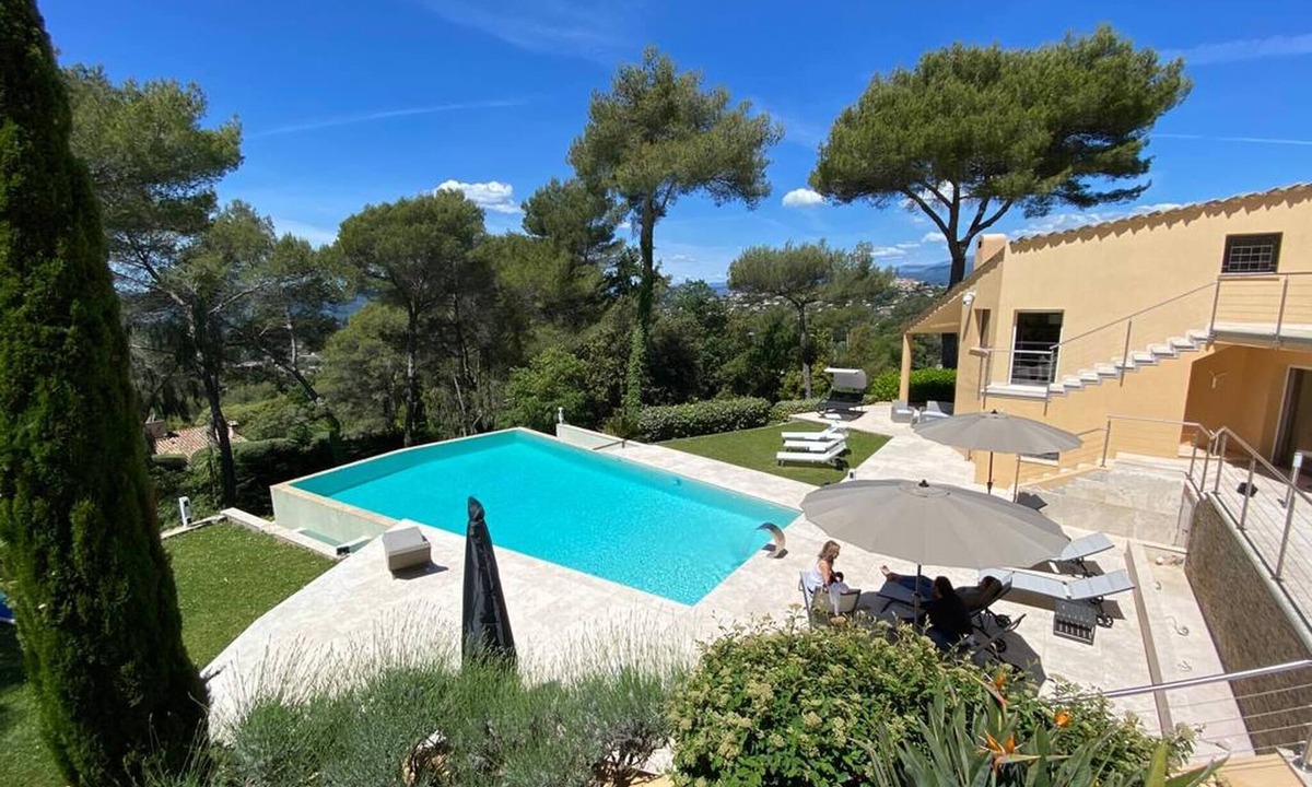 Mougins Villa | FRGK DATCHA in Mougins