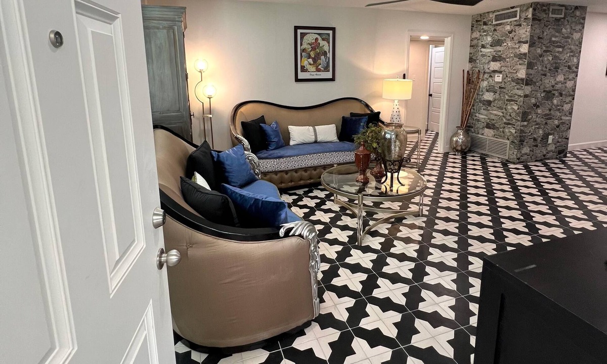 Del Mar Apartment | Frida Unit #2. Charming 2-bedroom apartment in delightful Corpus Christi.