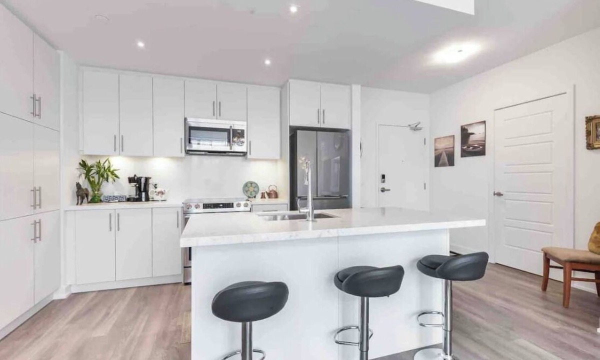 Innisfil Condo | Friday harbour Aquarius 2 bedroom Condo Lake Simcoe