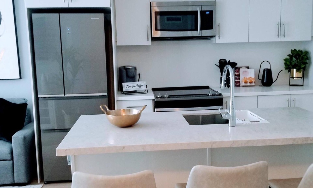 Innisfil Condo | Friday Harbour Condo with Pool