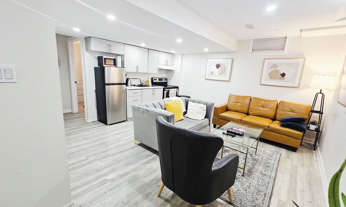 Brantford House | Friendly Garden Ave Suite 1min HWY403