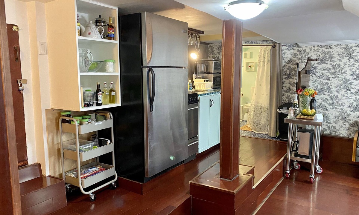 Los Feliz Apartment | Friendly Hobbit Hole at Griffith Park