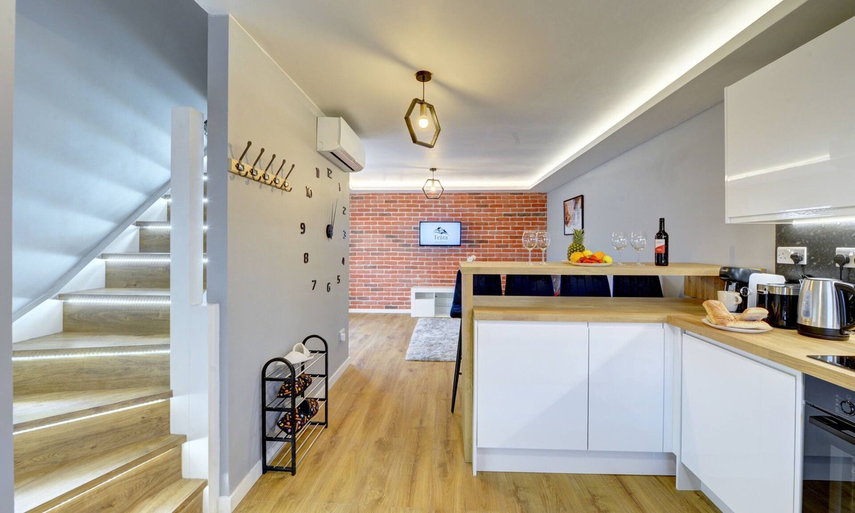 Rugby House | Friendly House - Clarence Rd