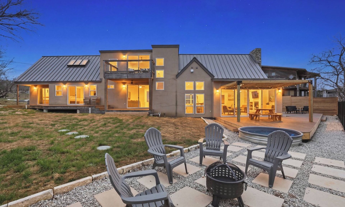 Paleface Park House | Friends & Family Favorite! Views - Spacious - Clean