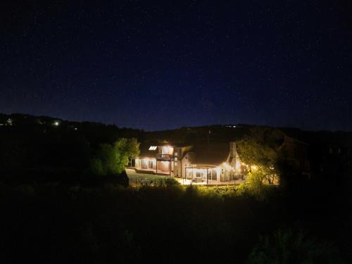 Pedernales Canyon Ranch House | Friends & Family Favorite! Views