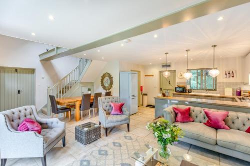 Faversham House | Frith Farm House Cottages