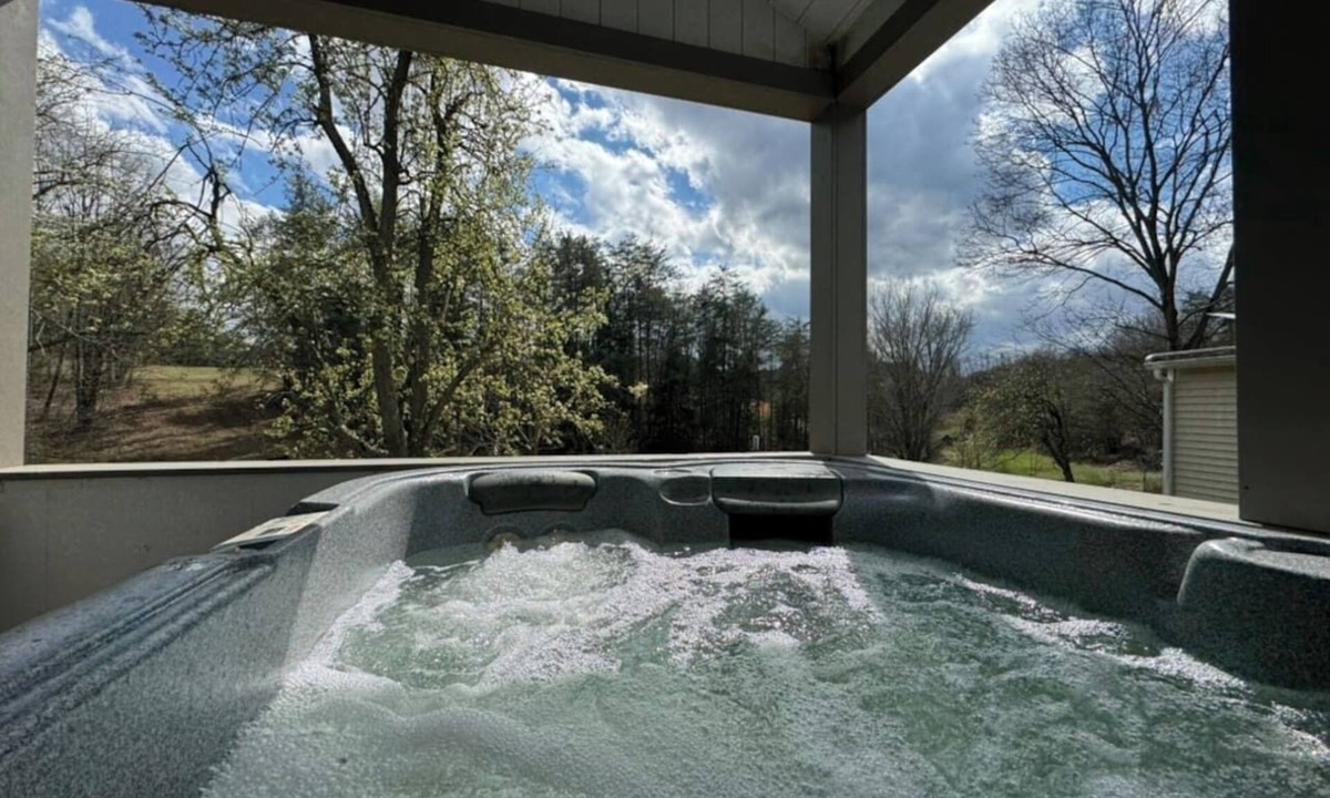 Waterfall House | Frog Hollow Cabin: Private Hot Tub | Fire Pit