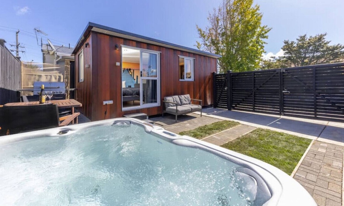 Mount Roskill Cabin | Front Cabin 1564 · Mount Roskill Hideaway Cabin