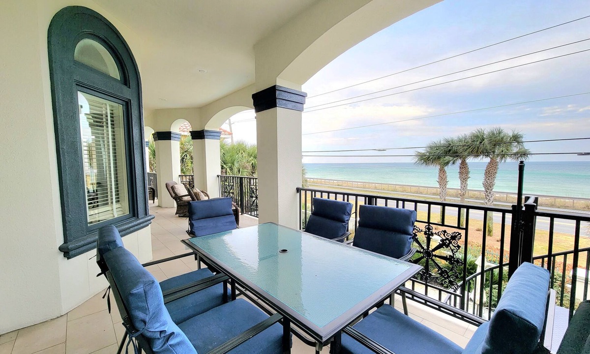 Avalon Beach Estates House | Front Row Beach House 6BR/5.5 bath private pool and private beach access.