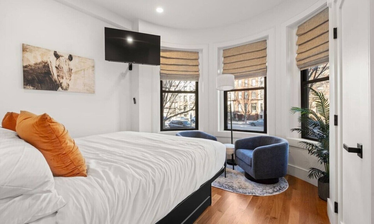Fenway–Kenmore Apartment | Front Row City Views: 1BR Suite with King Bed | Suite 3