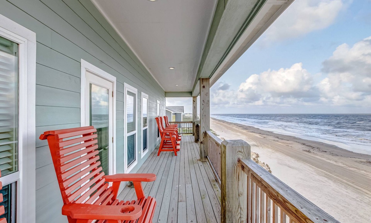 Crystal Beach House | Front Row Sea't~4BR~Luxury~Beachfront~Views~Hammocks~King Beds