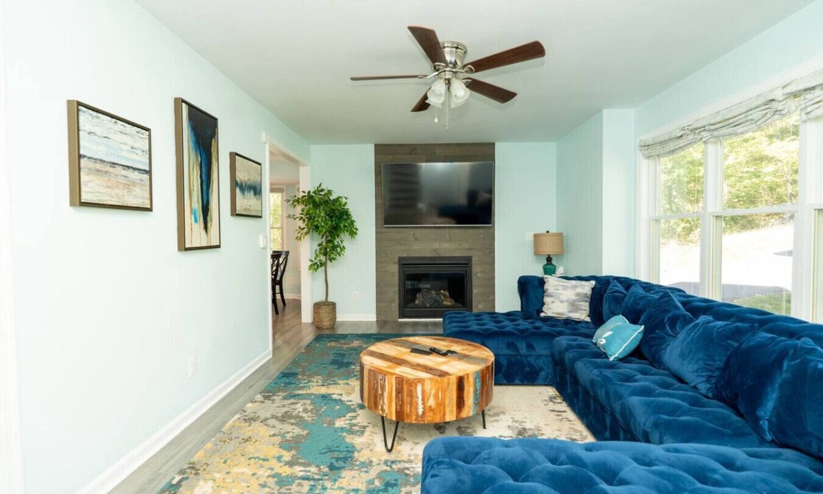 Front Royal House | Front Royal 5 bdrm 4 bth National park w/driveway