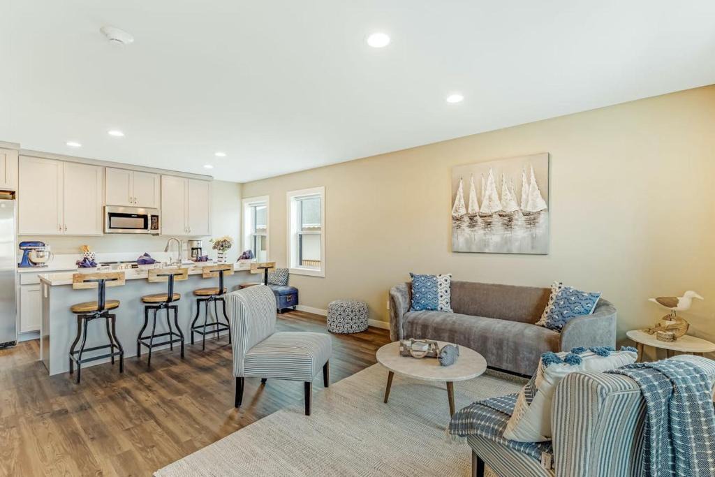 Poulsbo Hotel | Front Street Suite