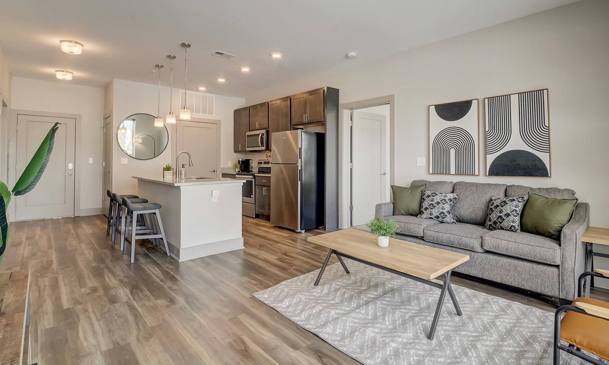 Broad Ripple Apartment | Frontdesk | 2 BR Apt near Newfields