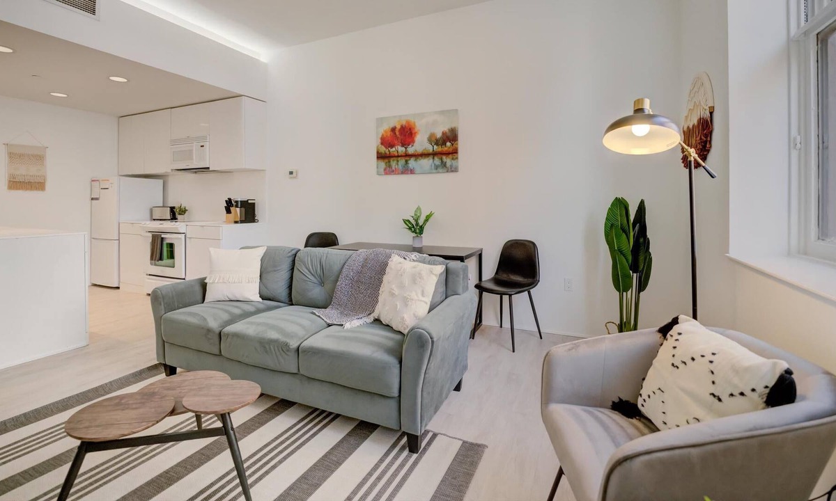 Gateway District Apartment | Frontdesk | Bright Downtown Studio