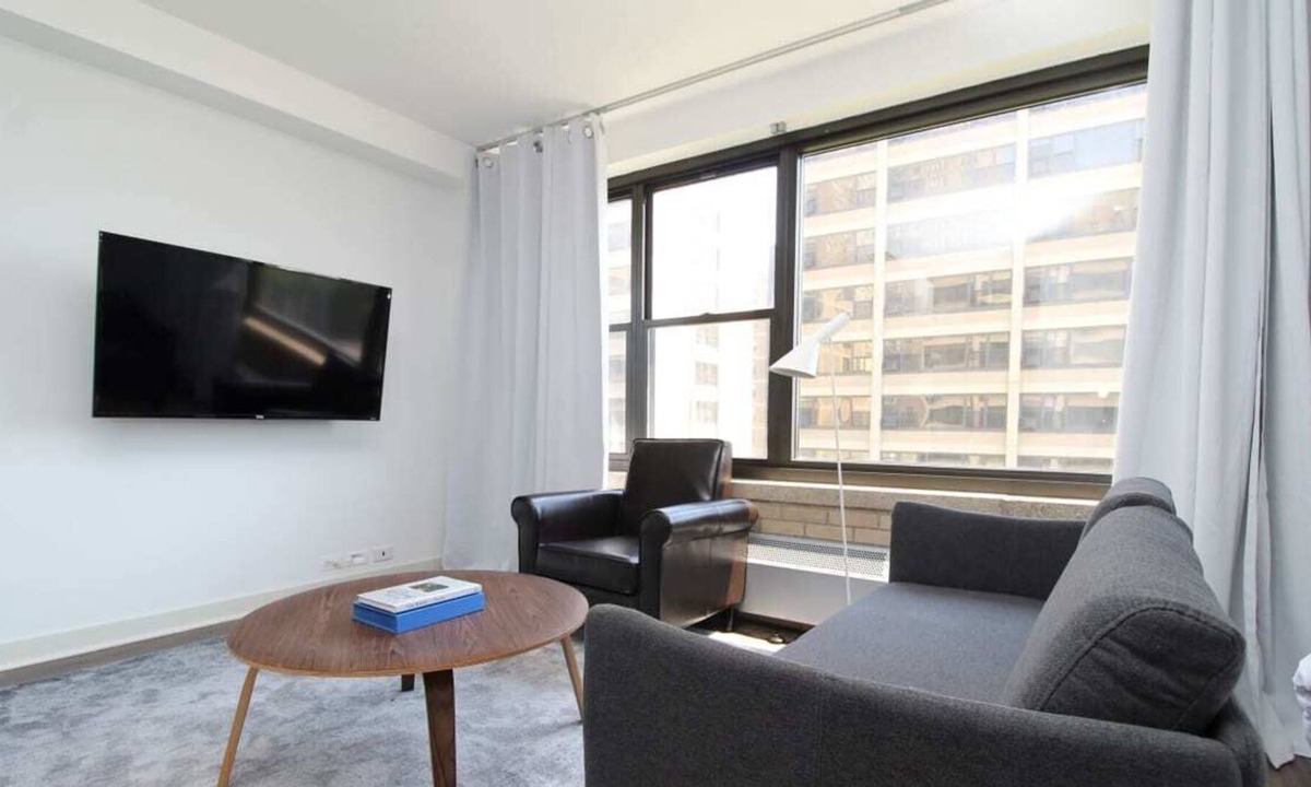 Indian Village Apartment | Frontdesk | Modern Studio Apt in East Hyde Park
