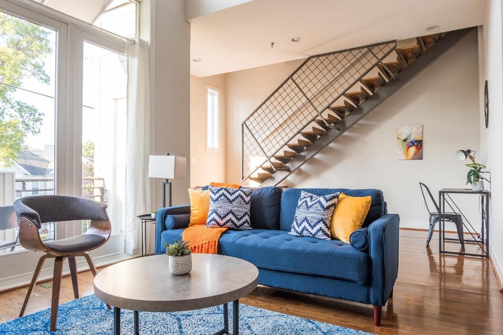 East Market District Apartment | FRONTDESK NuLu Apts Louisville