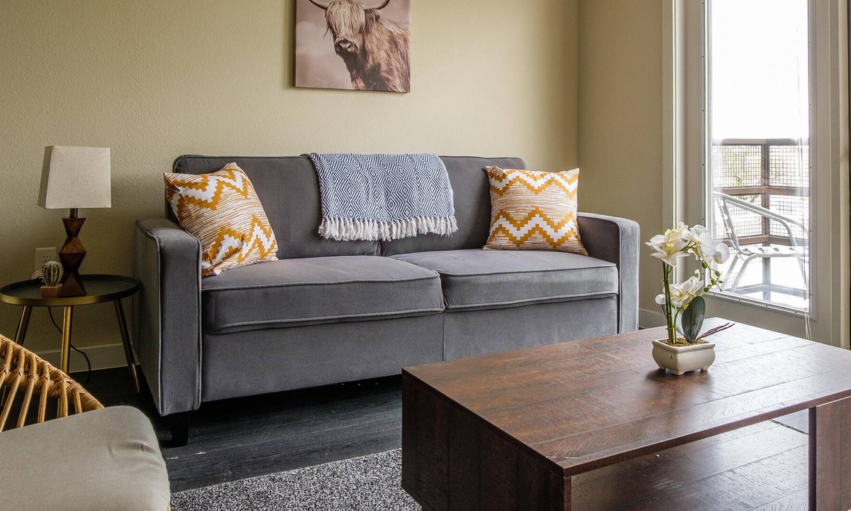 Fort Worth Cultural District Apartment | Frontdesk | Open 2BR in West 7th District