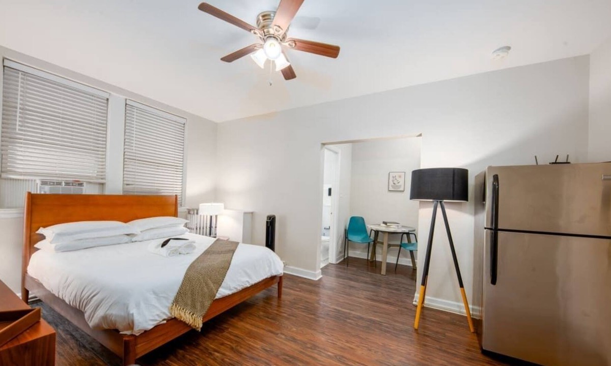 Hyde Park Apartment | Frontdesk | Relaxing Studio Apt near Jackson Park