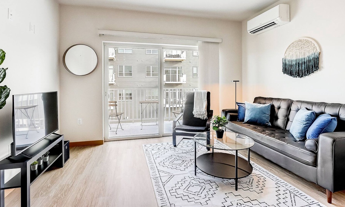 Lower East Side Apartment | FRONTDESK Rhythm Apts Lower East Side Milwaukee