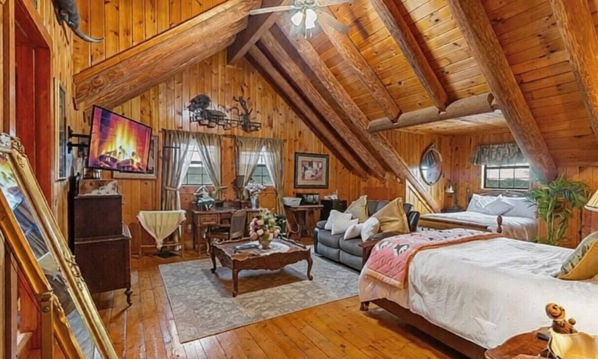 Mico Bed & Breakfast | Frontier Suite - Cozy Cabin, Mico, TX