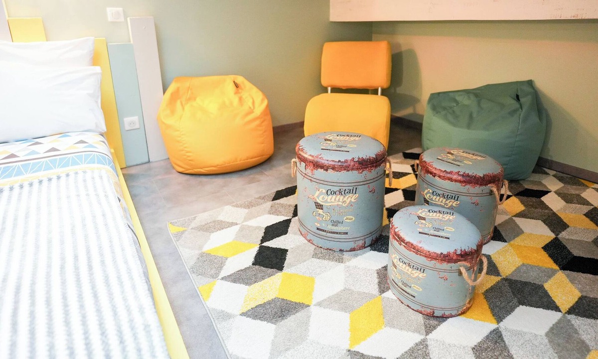 Thones Apartment | Frosty Lemon