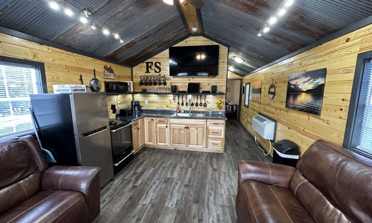 Annapolis Cabin | FS Rental #4 Annapolis, MO Black River