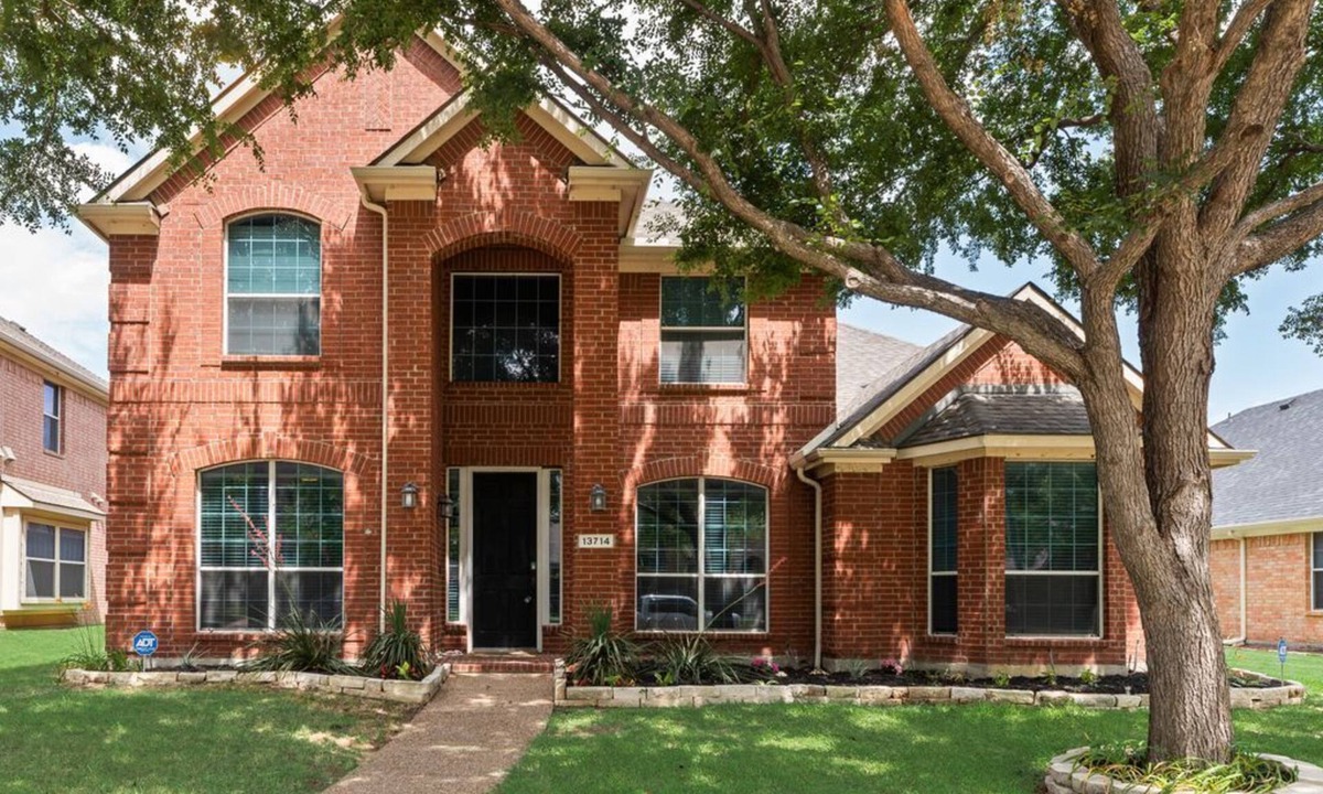 Frisco House | FS714–15 min to Toyota Base-Sleeps 8- Free Parking