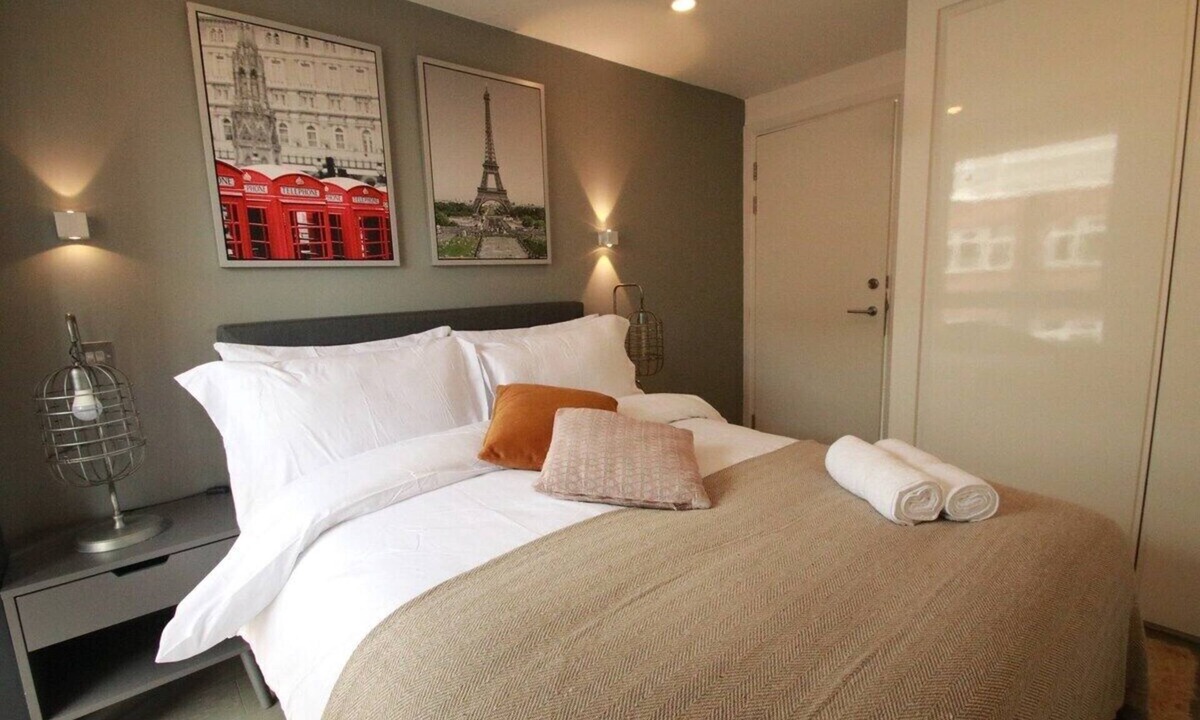 Whitechapel House | FT61 - Penthouse Rooms