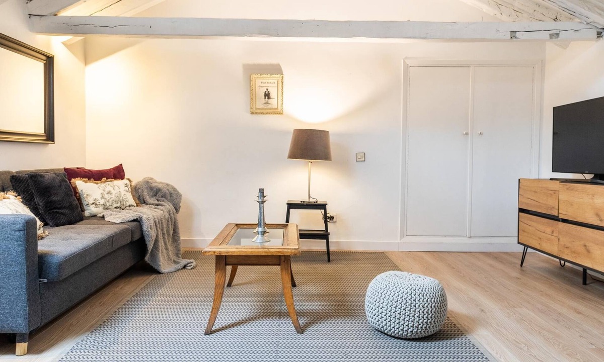 Centro Apartment | Fuencarral II, Attic-Style apartment in the center
