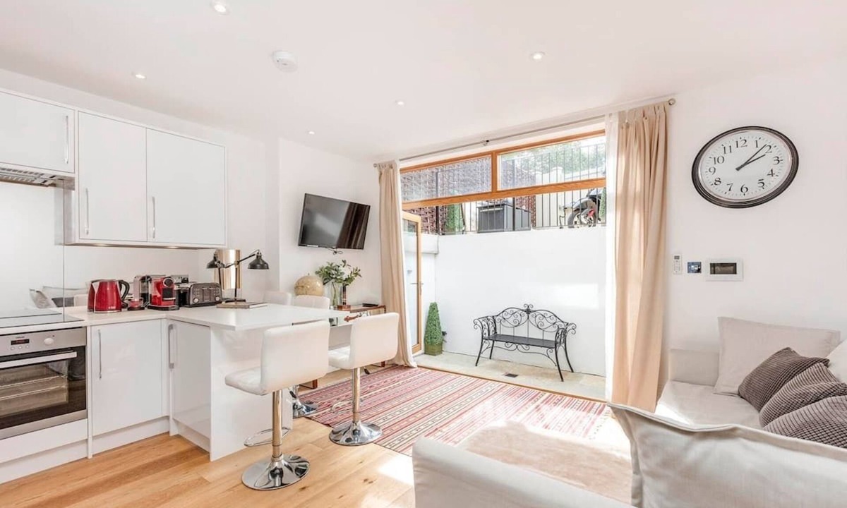 Parsons Green and Walham Apartment | Fulham Broadway 2-Bed Apt w/Garden & Pets Ok