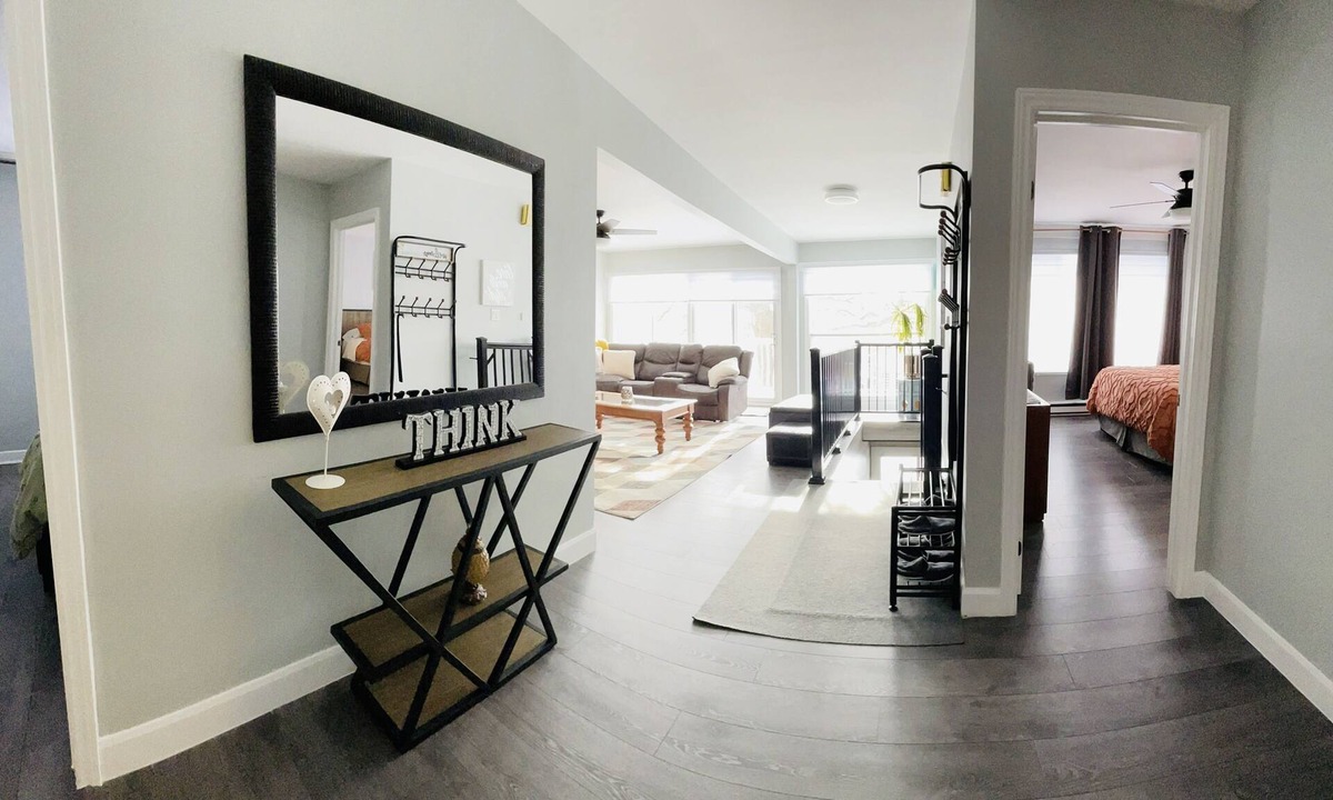 Cartierville Apartment | Full apartment, quick access with 40 Highway and 15 Highway. Free Parking
