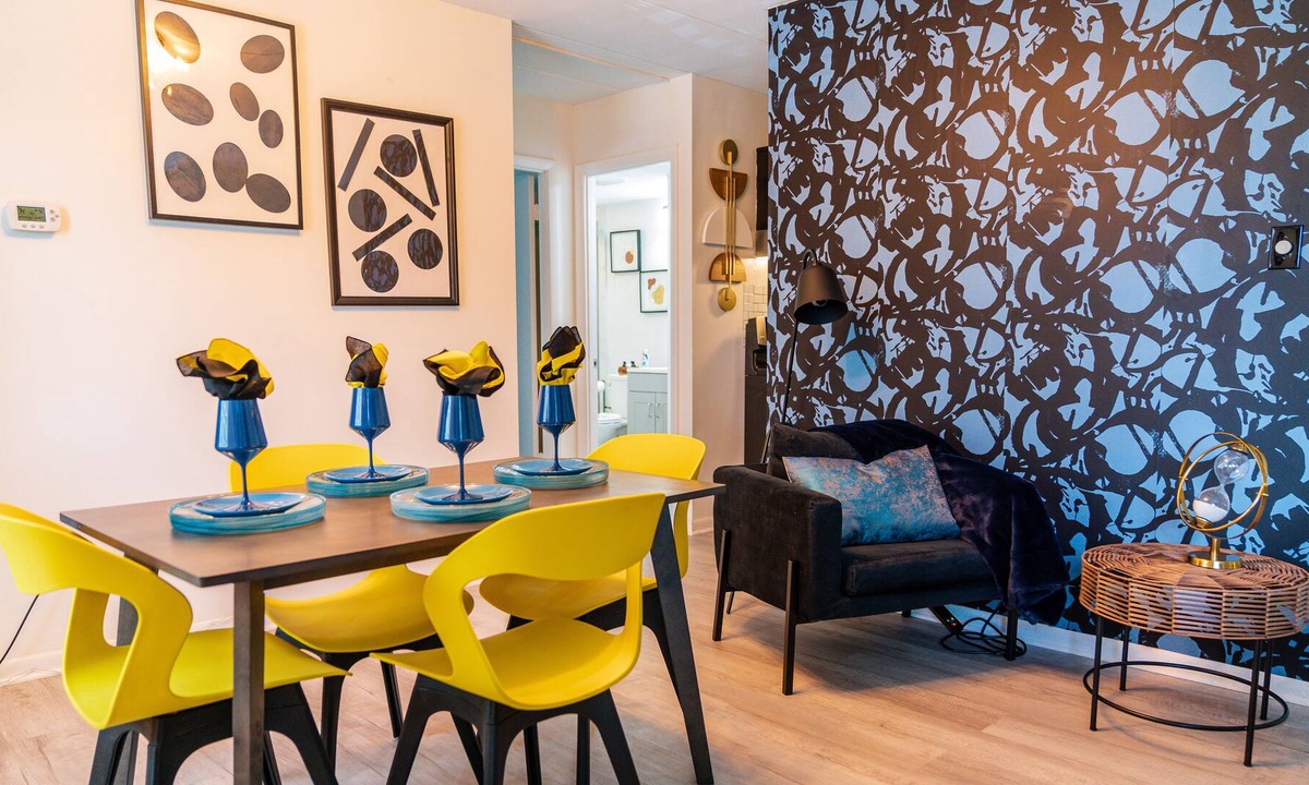 Alexandria Condo | Full Condo Free Parking + Self Check-In