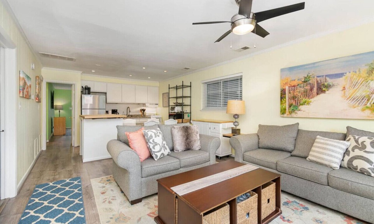 Northeast Virginia Beach House | Full Condo w/pool, 5 min walk to beach