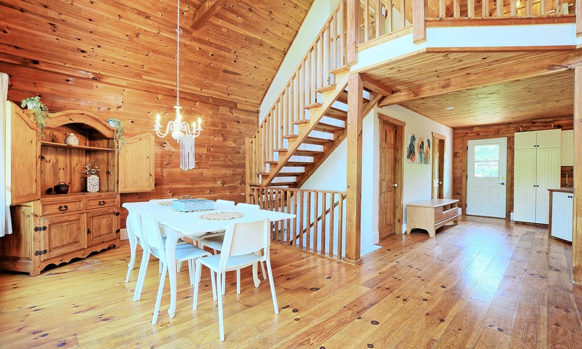 Wakefield House | Full Guest Suite at L’Auberge des Collines, Wakefield QC