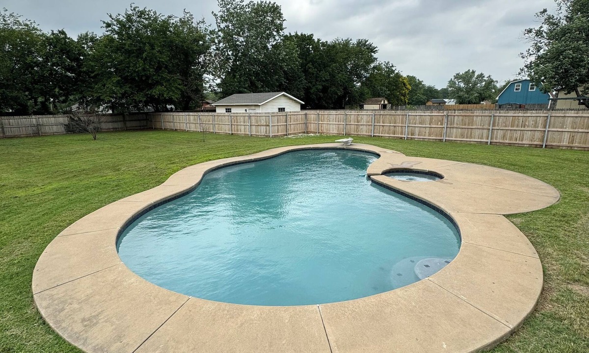 Owasso House | ¡FULL home with 2 KING beds and a pool!